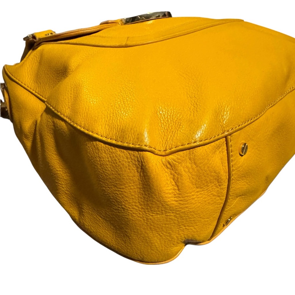Tory Burch Amanda Hobo Bag - Picture 4 of 8